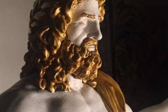 Bức tượng gốc thần Zeus làm bằng gỗ, ngà voi và vàng.
