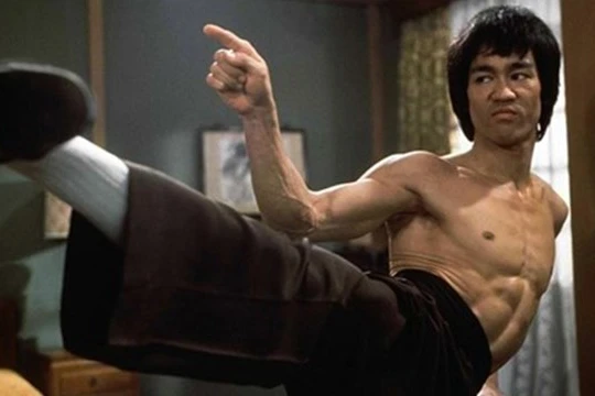 Video hiếm về cú ra đòn kinh điển của Lý Tiểu Long