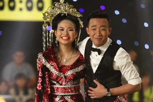 Việc thí sinh 21 tuổi chưa cần diễn đã được chọn gây ra nghi ngờ rằng có sự dàn xếp từ trước nhằm ủng hộ “người quen”.