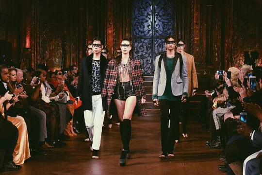 Fuji trên sàn diễn