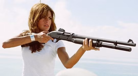 Fan sôi sục với tấm poster đầu tiên của “Fast & Furious 8“