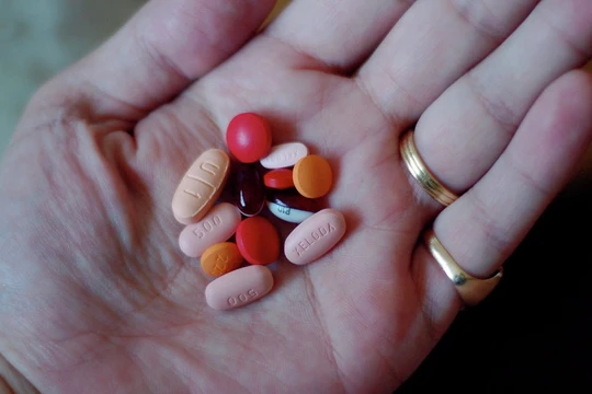 Mỹ: 12 người chết vì bệnh viện cho thuốc rởm