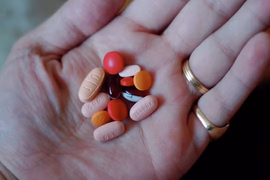 Mỹ: 12 người chết vì bệnh viện cho thuốc rởm