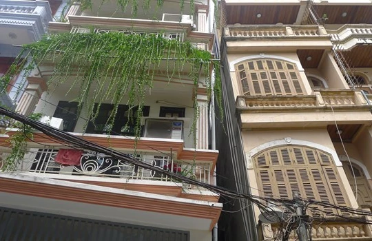  Ngôi nhà số 177 nằm sâu trong ngõ Quan Thổ 1, Ô Chợ Dừa, Hà Nội, có chủ sở hữu là bà Phạm Đỗ Thanh Thủy.