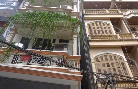  Ngôi nhà số 177 nằm sâu trong ngõ Quan Thổ 1, Ô Chợ Dừa, Hà Nội, có chủ sở hữu là bà Phạm Đỗ Thanh Thủy.