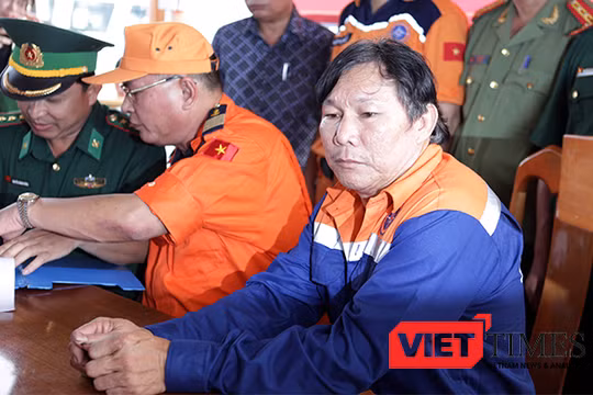 Thuyền trưởng già Phạm Phú Thành lặng người khi kể về cái đêm định mệnh giữa biển Hoàng Sa