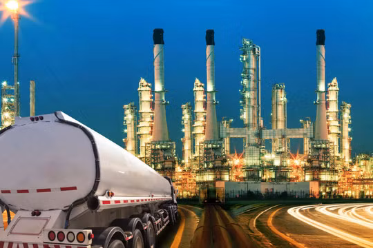 Tiết lộ nguyên nhân khiến giá dầu xuống thấp: Trò bịp toàn cầu