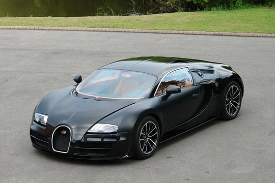 1. Bugatti Veyron 16.4 Supersport (4 triệu USD, tương đương 89,540 tỷ đồng).