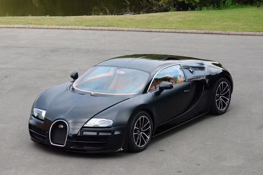 1. Bugatti Veyron 16.4 Supersport (4 triệu USD, tương đương 89,540 tỷ đồng).