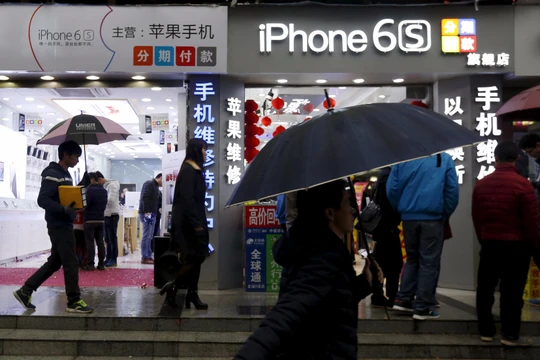 Đừng đến Brazil mua iPhone!