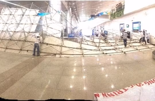 Vì sao dàn giáo tại sân bay Tân Sơn Nhất đổ sập?