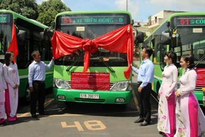 Lễ khai trương thay thế xe buýt