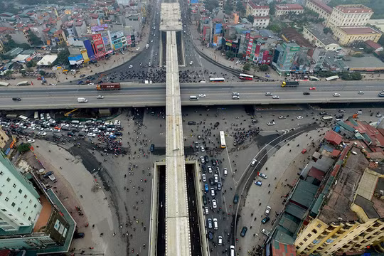 Đường sắt trên cao Cát Linh - Hà Đông là dự án được ký kết giữa Cục đường sắt Việt Nam với Cục 6 đường sắt Trung Quốc (EPC) ngày 22/5/2009. Ngày 10/10/2011 bắt đầu được thi công. Dự án gồm 13 km đường sắt đi trên cao, 1,7 km ra vào khu depot, 12 ga trên c