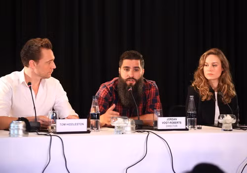 Đạo diễn Jordan Vogt-Roberts (giữa) bên hai diễn viên chính của "Kong: Skull Island" là Tom Hiddleston (trái) và Brie Larson.