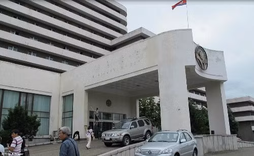 Quang cảnh bên ngoài "khách sạn nhà tù 6 sao của Triều Tiên"