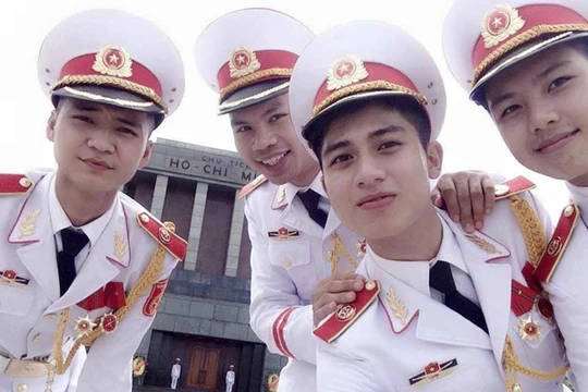 Bức ảnh các chiến sĩ trẻ được nhiều người quan tâm