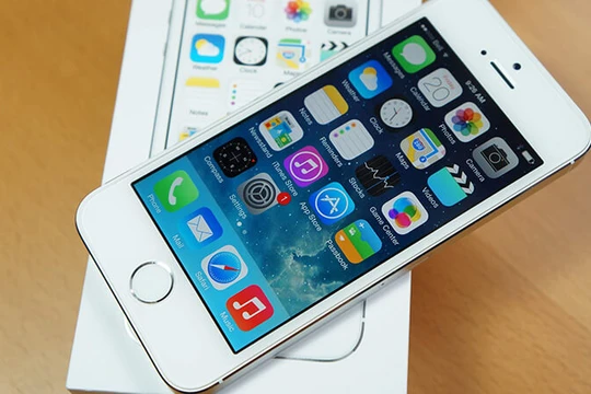 Video 'đập hộp' iPhone SE chính hãng tại Việt Nam