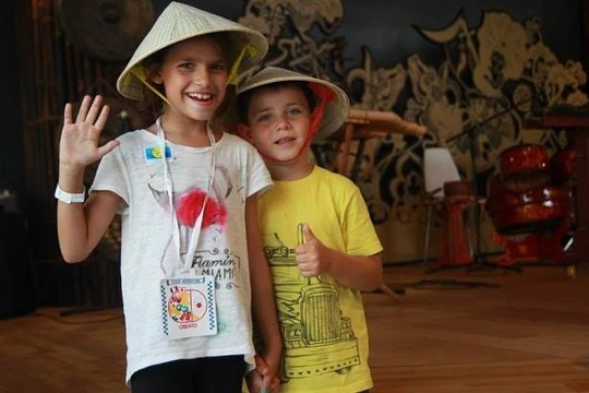 Tối ngày 1/9, Hà Nội triển khai thí điểm không gian phố đi bộ Hồ Gươm thu hút nhiều du khách và người dân tới tham gia.