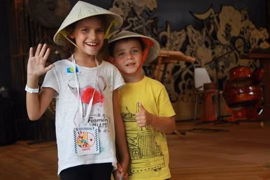 Tối ngày 1/9, Hà Nội triển khai thí điểm không gian phố đi bộ Hồ Gươm thu hút nhiều du khách và người dân tới tham gia.