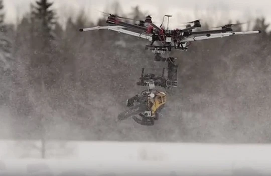 Video: Cận cảnh sát thủ mang cưa xăng tiêu diệt người tuyết