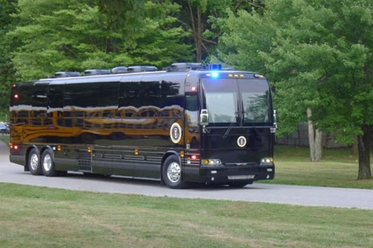 Video: Cận cảnh xe buýt bọc thép của Tổng thống Obama