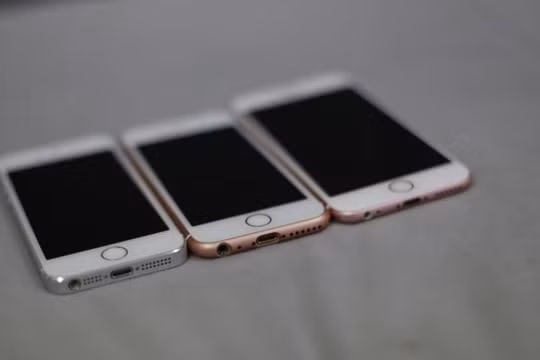 Sốc với iPhone giá rẻ chưa ra mắt đã rao bán tại chợ