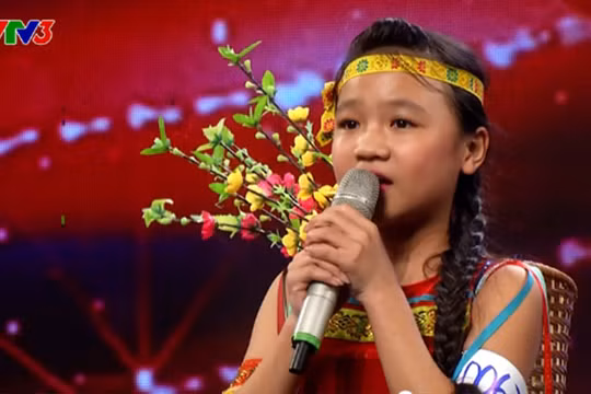 Nổi da gà với "cô gái vót chông" 12 tuổi