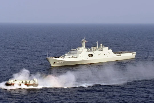 Tàu đổ bộ, chiến đấu của Hải quân Trung Quốc tập trận phi pháp gần quần đảo Hoàng Sa (ảnh minh họa).