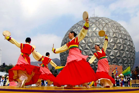  Không chỉ tập trung đầu tư cho công nghệ hiện đại, các giá trị truyền thống cũng được Hàn Quốc "bảo quản" kỹ lưỡng.