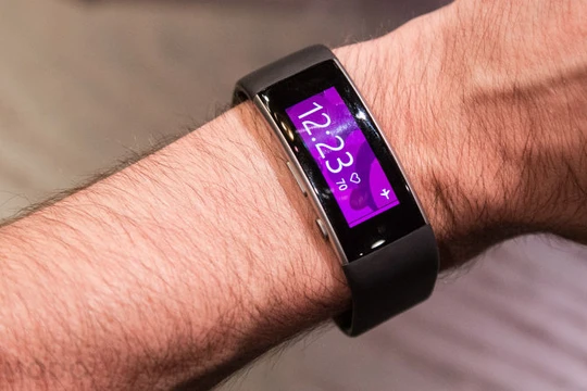 Microsoft kêu gọi đổi Apple Watch cũ lấy Band 2 mới