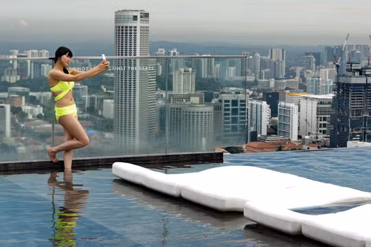 Một trong những bức ảnh tự sướng nguy hiểm nhưng gây sốt của Angelina Nicolau