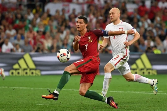 Ronaldo 2 lần xử lý hỏng ở những tư thế thuận lợi trước khung thành đối phương. 