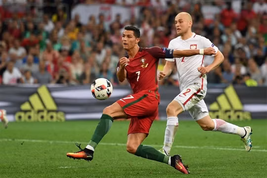 Ronaldo 2 lần xử lý hỏng ở những tư thế thuận lợi trước khung thành đối phương. 