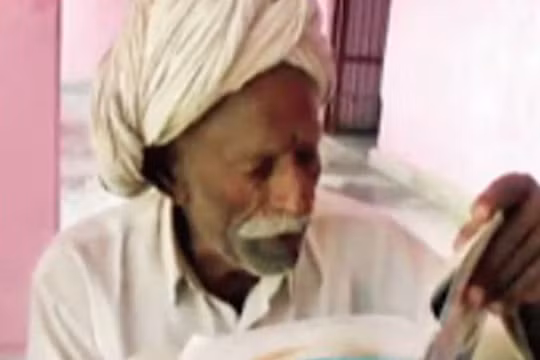 Chuyện lạ: Cụ ông thi lớp 10 lần thứ 47 để lấy vợ