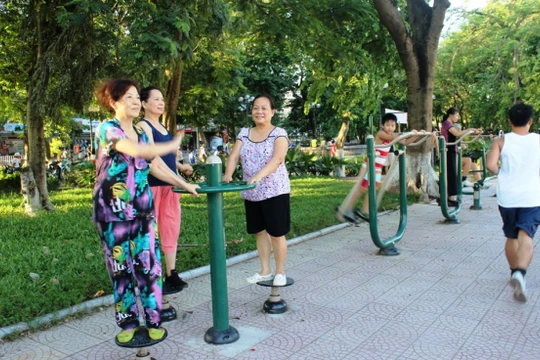 Video: Người Hà Nội tập thể dục dưới góc nhìn của nhà báo nước ngoài