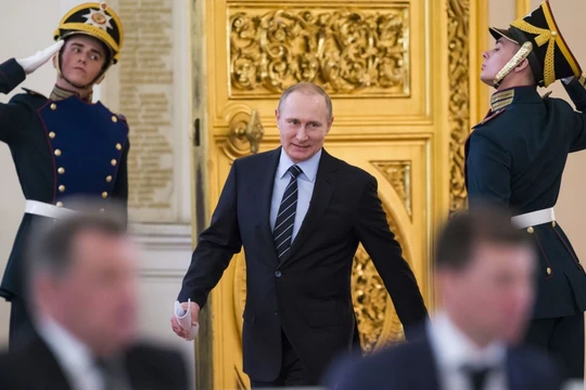 Tổng thống Vladimir Putin trước phiên họp Ban tổ chức "Chiến thắng" của Nga trong điện Kremlin