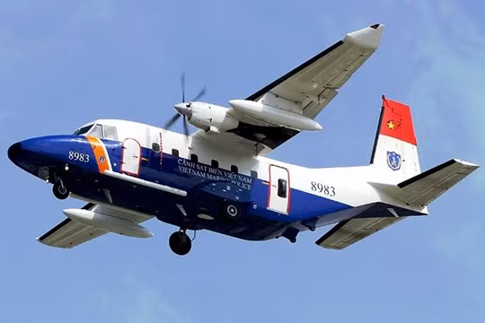 Máy bay tuần thám CASA 212 mang số hiệu 8983 bị mất liên lạc gần khu vực đảo Bạch Long Vĩ.