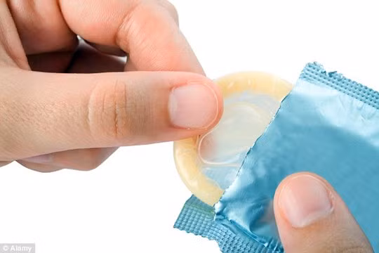 Video: Bao cao su và ti giả có thể gây ung thư