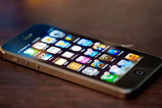 Cận Tết, iPhone 5 lock giảm giá 'kịch sàn'