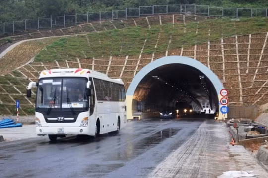 Các phương tiện giảm ít nhất 30 phút hành trinh khi lưu thông qua hầm Phú Gia, Phước Tượng so với thời gian đi đường đèo. 