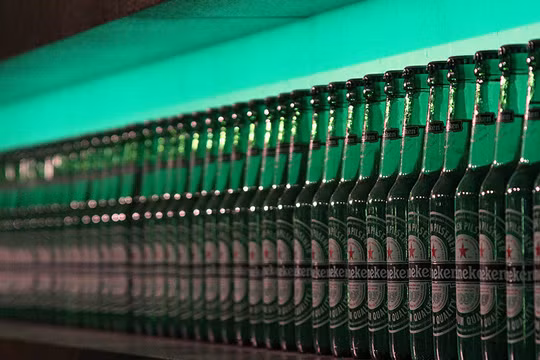 Cổ phiếu Heineken tăng kỷ lục nhờ doanh số bán hàng tại Việt Nam