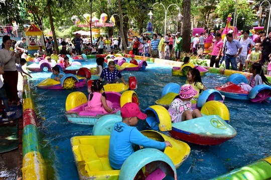 Video: Trẻ con học ít thôi!