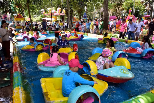 Video: Trẻ con học ít thôi!