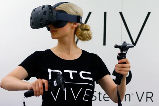 Video: Vẽ tranh bằng chổi thực tế ảo