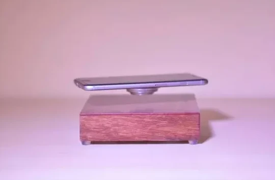 Bộ sạc độc đáo này có giá thấp nhất là 177 USD dành cho những người góp vốn đầu tiên trên Kickstarter.