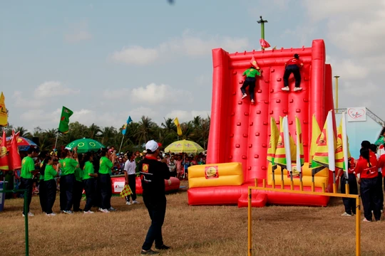 Làng làm lu và xã nghèo ở Bến Tre vào cuộc đua giành cầu treo