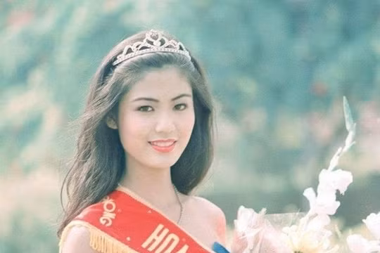 Hoa hậu Nguyễn Thu Thuỷ sinh năm 1976, đăng quang Hoa hậu Việt Nam năm 1994.