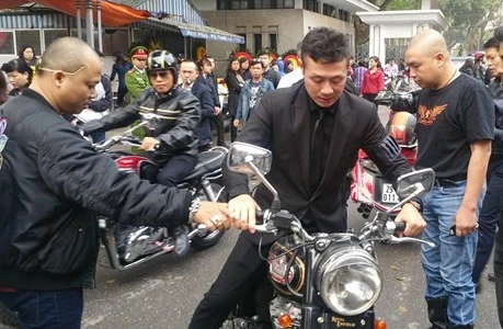 Tiếng môtô rền vang tiễn đưa Trần Lập