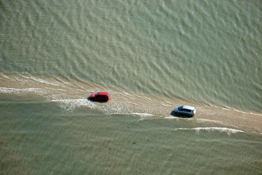 Từ những năm 1970, qua xem xét bản đồ, người ta phát hiện một con đường tự nhiên nối đảo Noirmoutier với đất liền.