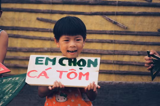 Dân mạng đồng loạt... “chọn cá tôm“